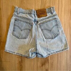 Vintage Levi’s 912 white tab denim shorts